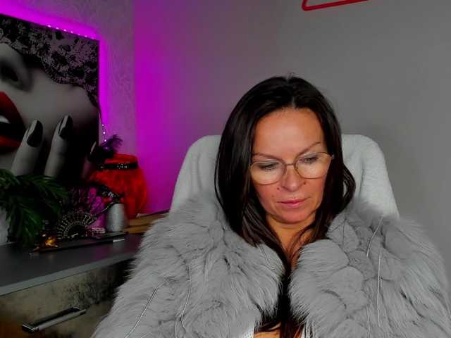 HelenSHOW1 live cam on BongaCams