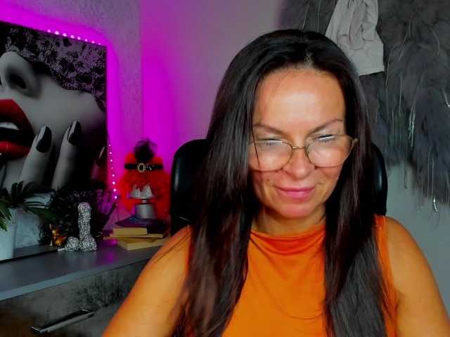 HelenSHOW1 live cam on BongaCams