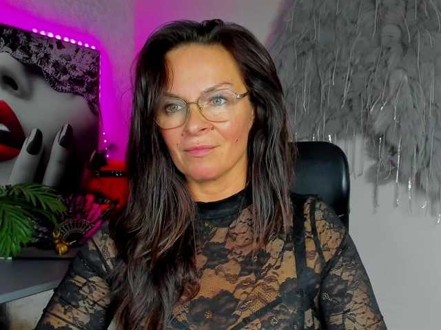 HelenSHOW1 live cam on BongaCams
