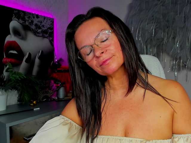 HelenSHOW1 live cam on BongaCams