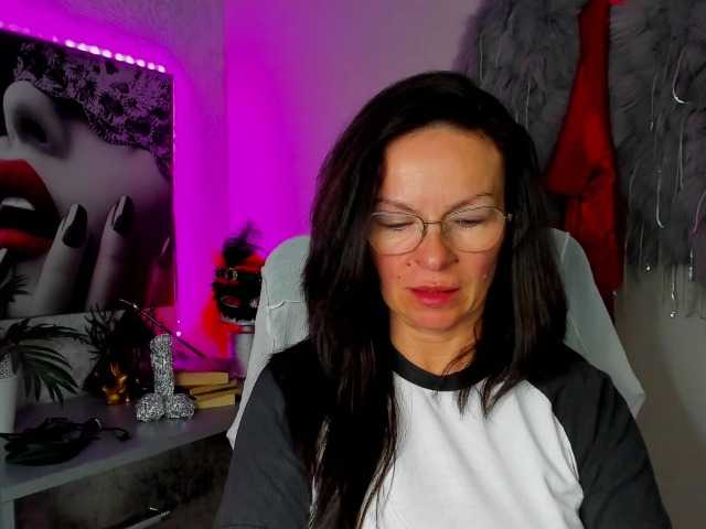 HelenSHOW1 webcam
