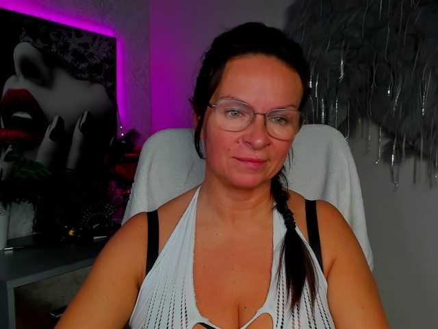 HelenSHOW1 live cam on BongaCams