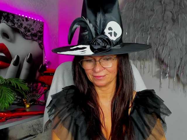 HelenSHOW1 live cam on BongaCams