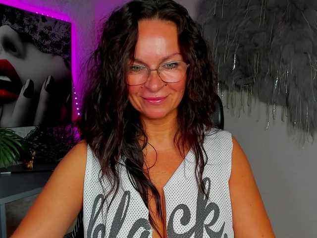 HelenSHOW1 live cam on BongaCams