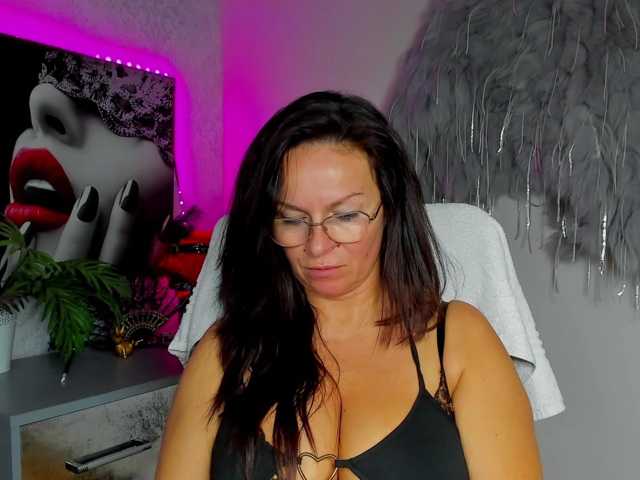 HelenSHOW1 live cam on BongaCams