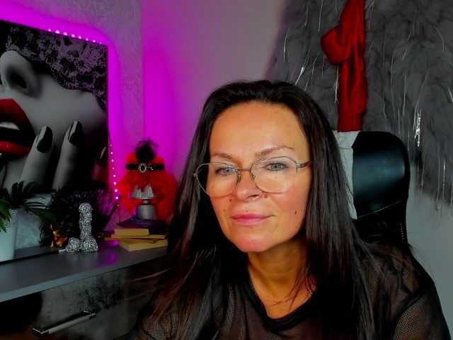 HelenSHOW1 live cam on BongaCams
