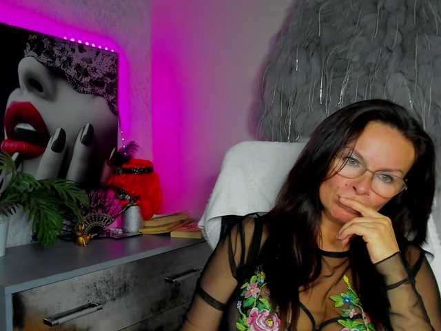 HelenSHOW1 live cam on BongaCams