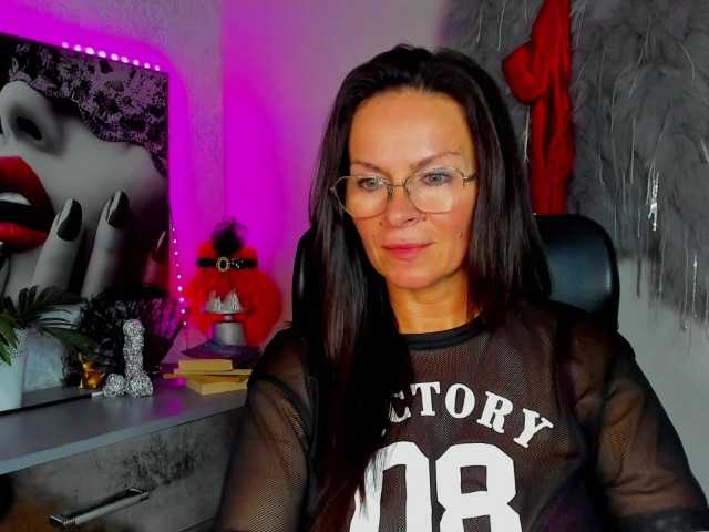HelenSHOW1 live cam on BongaCams