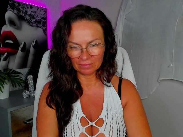 HelenSHOW1 live cam on BongaCams