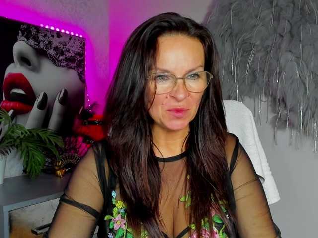 HelenSHOW1 live cam on BongaCams