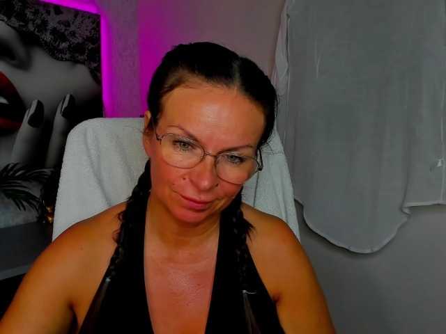HelenSHOW1 live cam on BongaCams