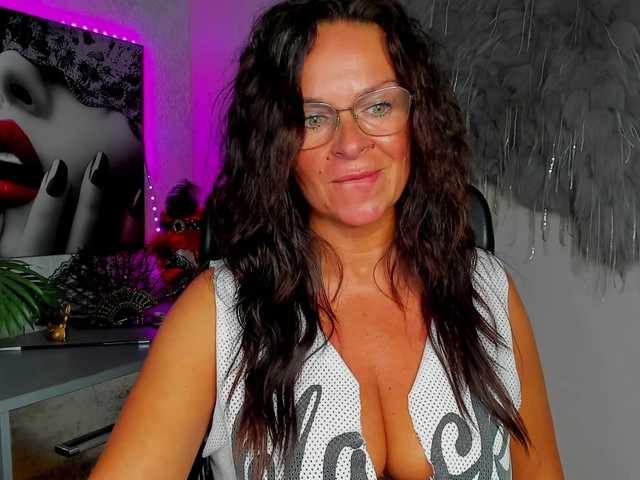 HelenSHOW1 live cam on BongaCams
