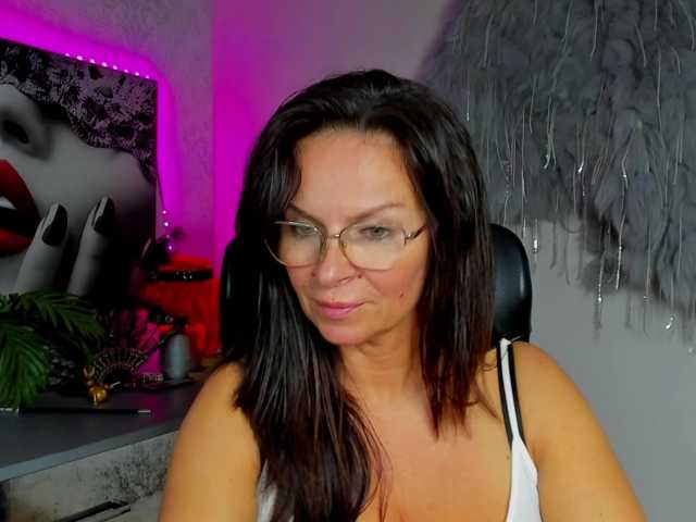 HelenSHOW1 live cam on BongaCams