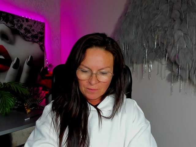 HelenSHOW1 live cam on BongaCams