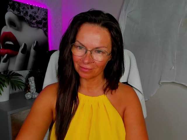 HelenSHOW1 live cam on BongaCams