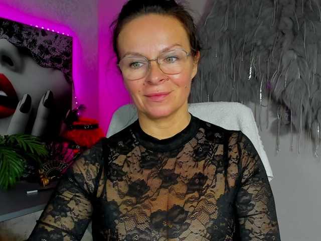 HelenSHOW1 live cam on BongaCams