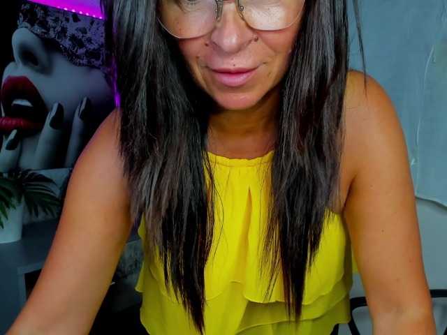 HelenSHOW1 live cam on BongaCams