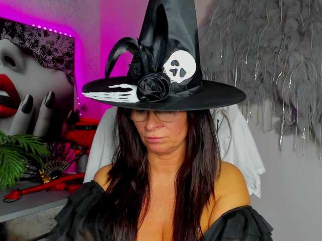 HelenSHOW1 live cam on BongaCams