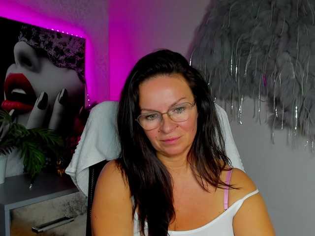 HelenSHOW1 live cam on BongaCams