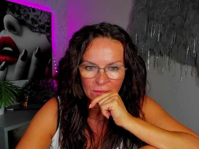 HelenSHOW1 live cam on BongaCams