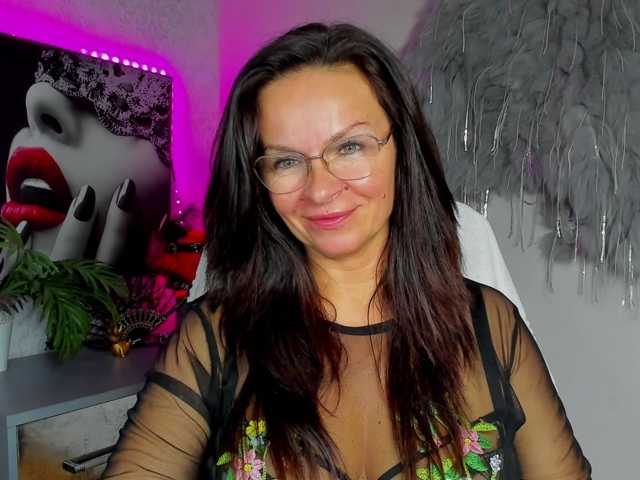HelenSHOW1 live cam on BongaCams