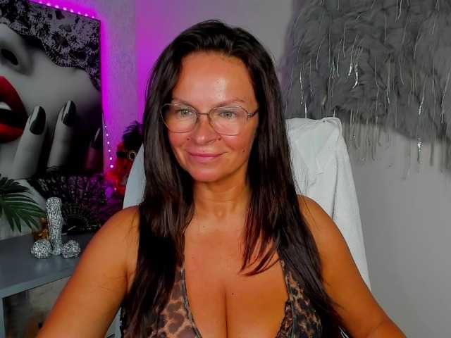 HelenSHOW1 live cam on BongaCams