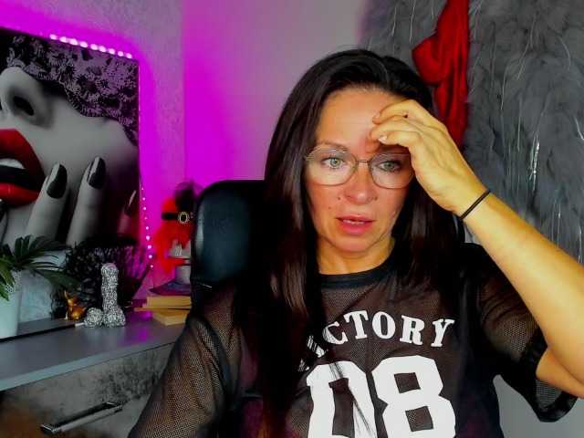 HelenSHOW1 live cam on BongaCams
