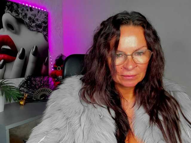HelenSHOW1 live cam on BongaCams