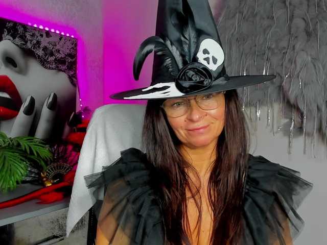 HelenSHOW1 live cam on BongaCams
