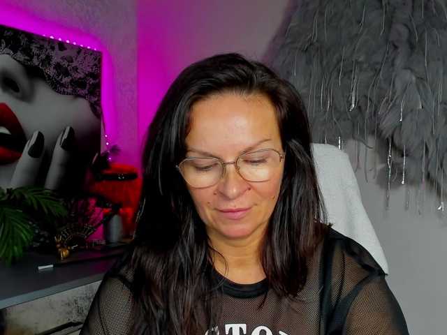 HelenSHOW1 live cam on BongaCams