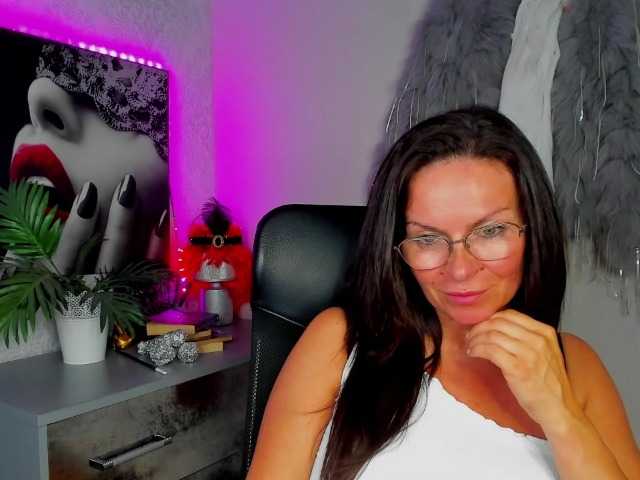 HelenSHOW1 live cam on BongaCams