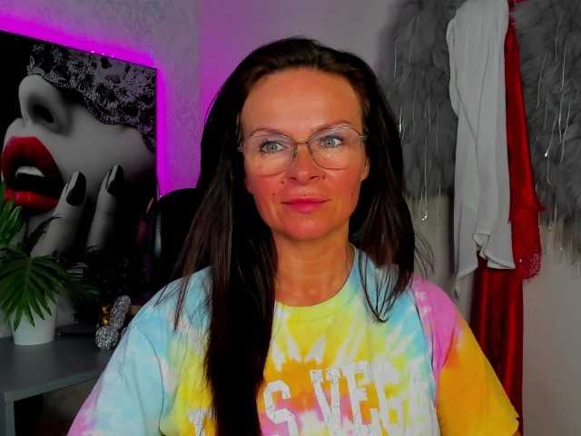 HelenSHOW1 live cam on BongaCams
