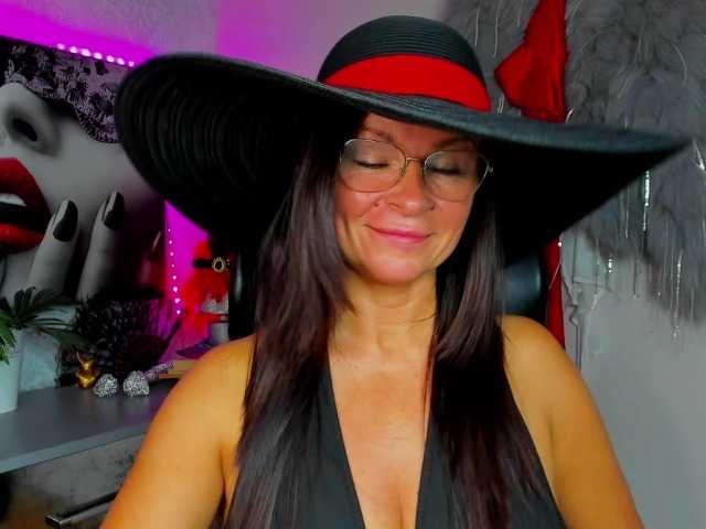 HelenSHOW1 live cam on BongaCams