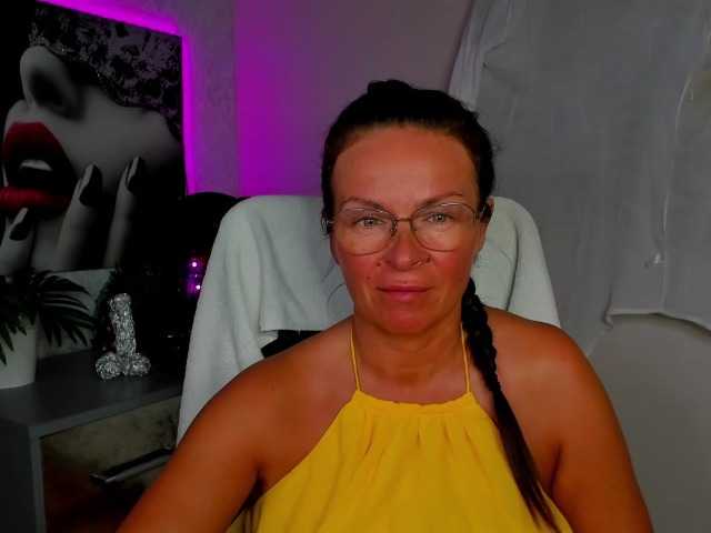 HelenSHOW1 live cam on BongaCams