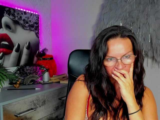 HelenSHOW1 live cam on BongaCams