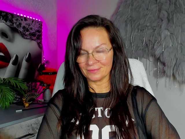 HelenSHOW1 live cam on BongaCams