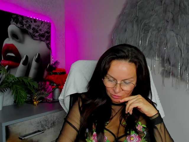 HelenSHOW1 live cam on BongaCams