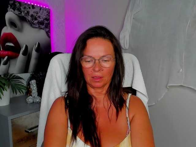 HelenSHOW1 live cam on BongaCams