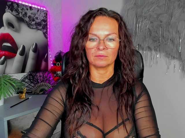 HelenSHOW1 live cam on BongaCams