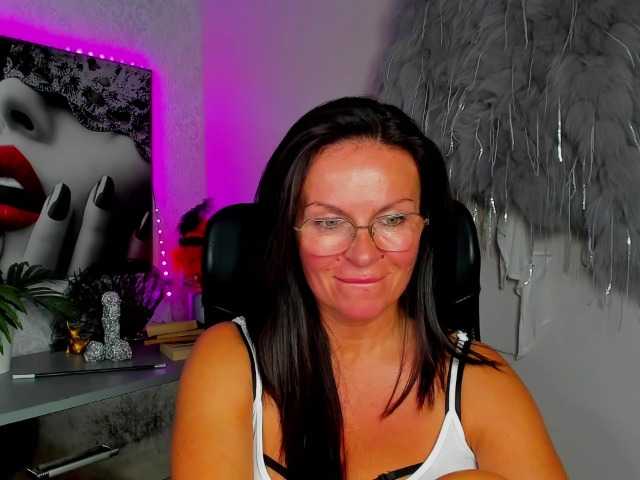 HelenSHOW1, 45 y/o - Live Cam on BongaCams