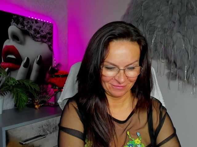 HelenSHOW1 live cam on BongaCams