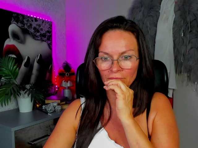 HelenSHOW1 live cam on BongaCams