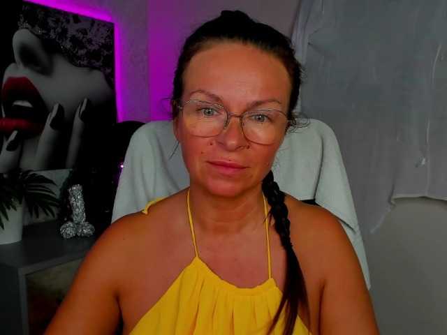 HelenSHOW1 live cam on BongaCams