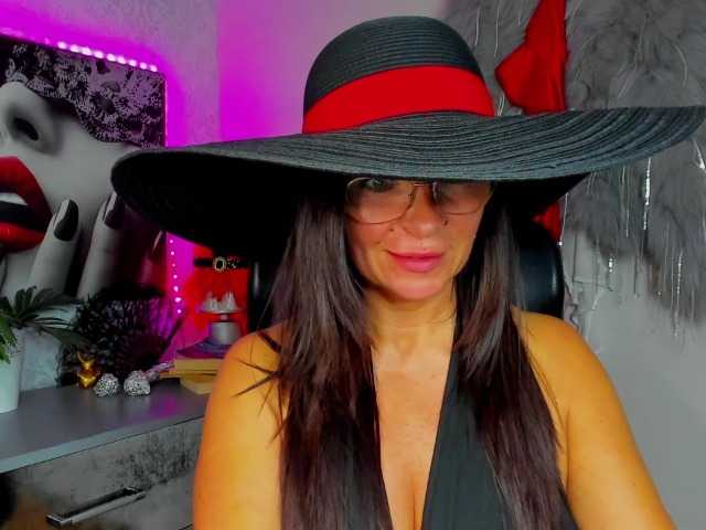 HelenSHOW1 live cam on BongaCams