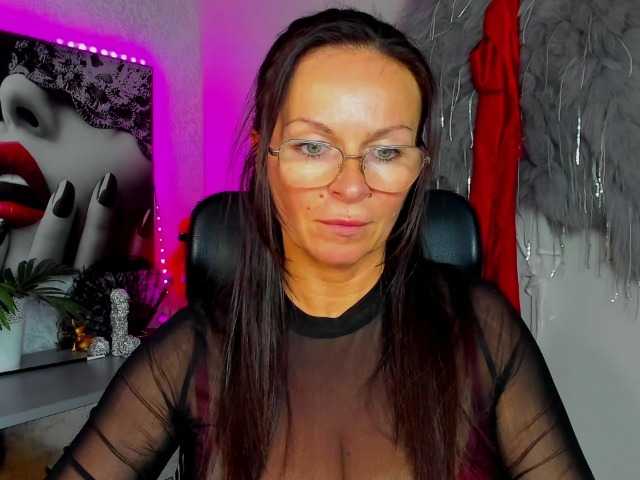 HelenSHOW1 live cam on BongaCams