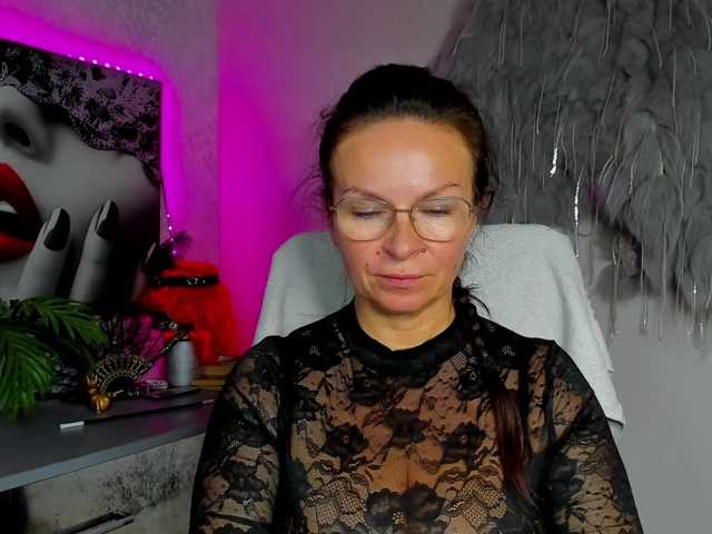 HelenSHOW1 live cam on BongaCams
