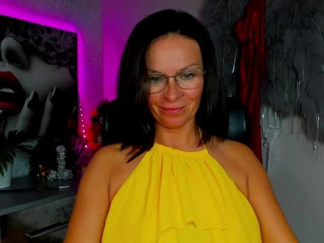 HelenSHOW1 live cam on BongaCams