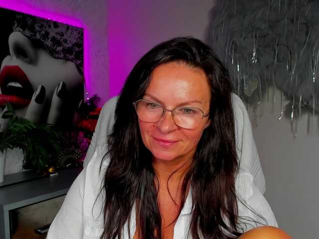 HelenSHOW1 live cam on BongaCams