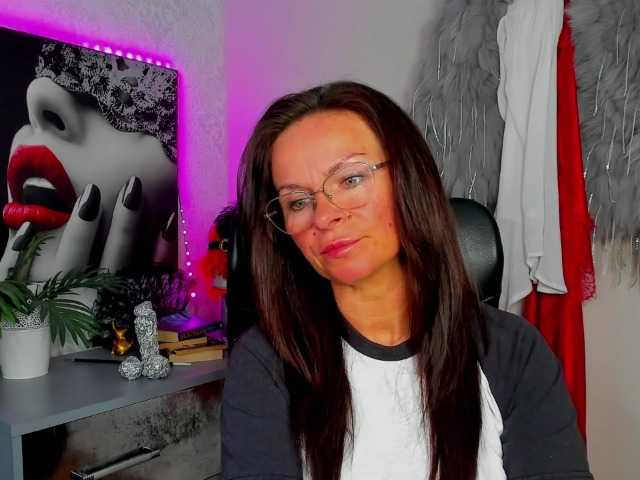 HelenSHOW1 live cam on BongaCams