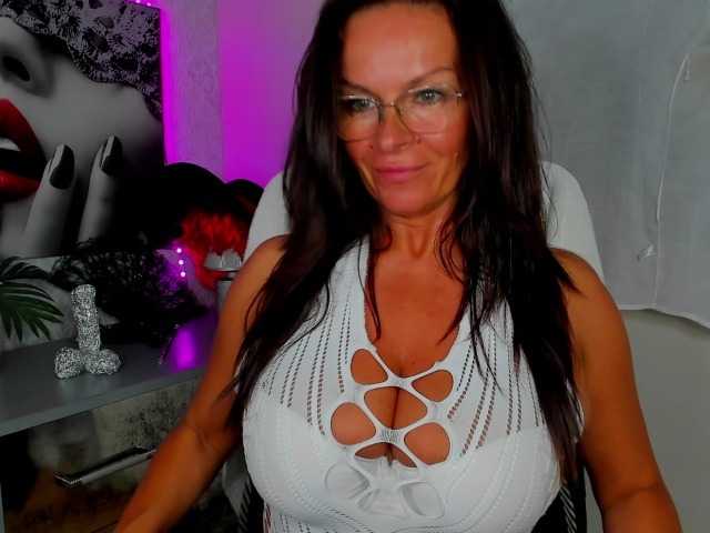 HelenSHOW1 live cam on BongaCams